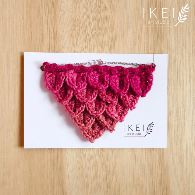 Mermaid necklace magenta-pink