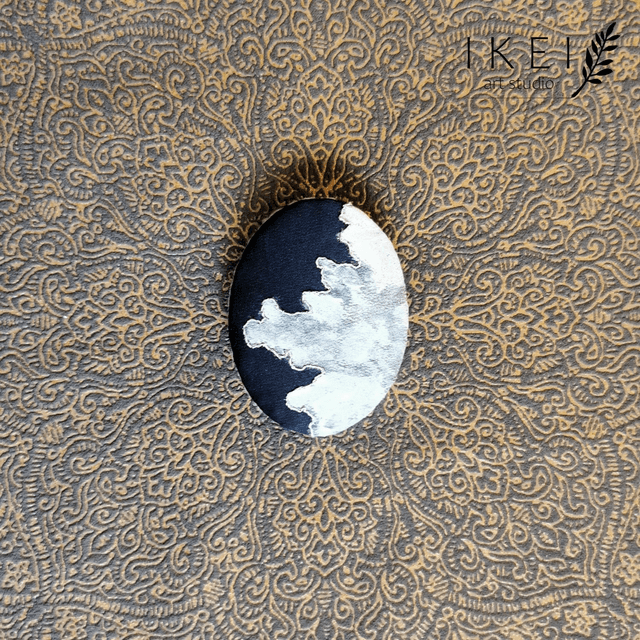 Silver lining brooch (variant 4)