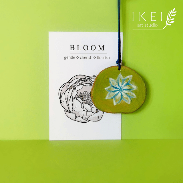 Bloom charm Frost