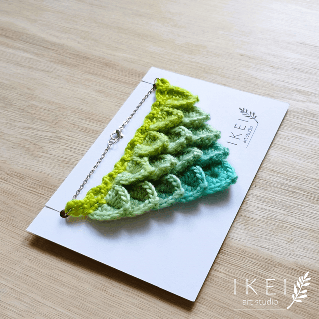 Mermaid necklace green-mint