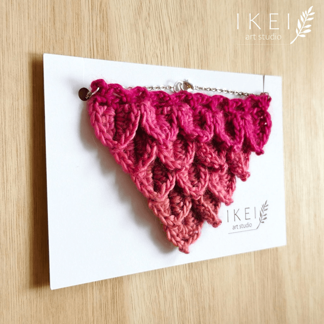 Mermaid necklace magenta-pink