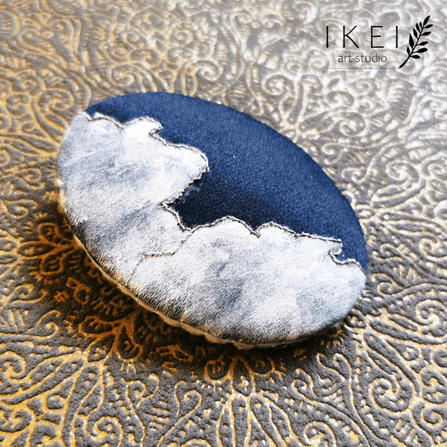 Silver lining brooch (variant 1)